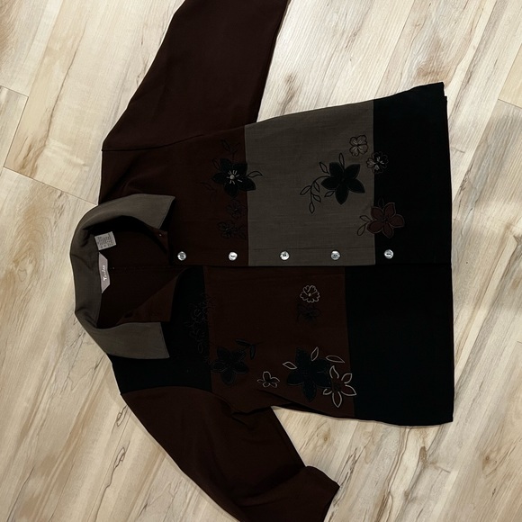 Embroidered top - Picture 2 of 2